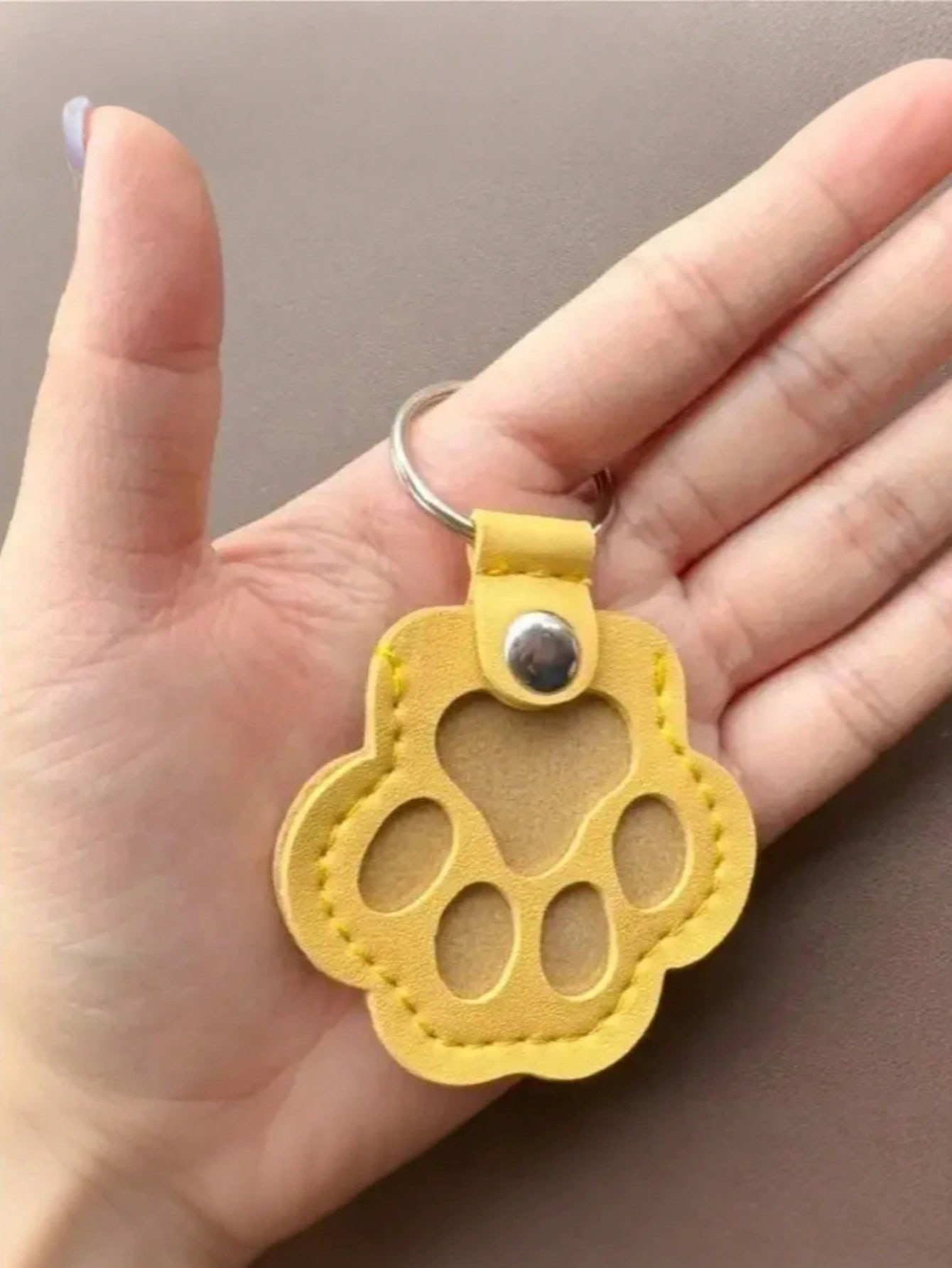Custom PU Leather Pet Hair Keychain Keepsake Cat and Dog Hair Keychain Memorial Pet Hair Capsule Keychain Souvenir